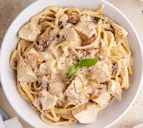 grinch cocktail, Creamy Sun Dried Tomato Chicken Pasta plated with fresh basil