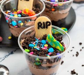 graveyard dirt cake cups easy no bake halloween, Easy Halloween dirt cups on a black serving tray with Oreo layers cookie gravestones and candy decorations
