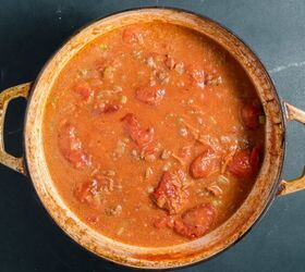 beef bolognese, Simmering pot of beef bolognese