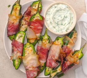 air fryer bacon wrapped jalapeno poppers, Air fryer bacon wrapped jalapeno poppers on a plate with ranch dip