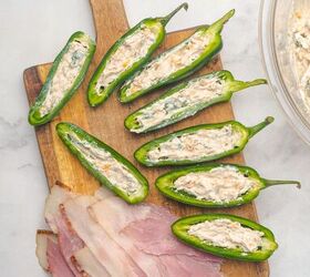 air fryer bacon wrapped jalapeno poppers, Sliced jalapeno peppers are filled with a cream cheese mixture