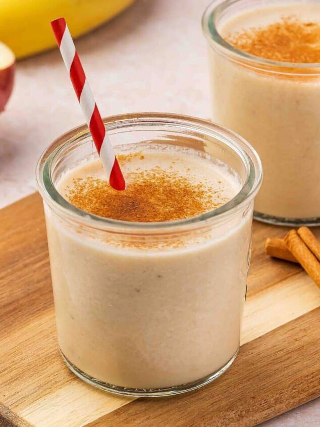 easy 3 ingredient pumpkin muffins with spice cake mix, Single glass of creamy apple banana smoothie ready to drink