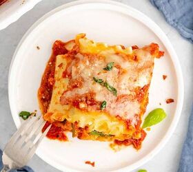 spinach lasagna roll ups, Spinach Lasagna Roll Ups Served on a Plate and Garnished with Fresh Basil