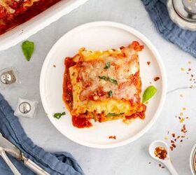 spinach lasagna roll ups, Spinach Lasagna Roll Ups Topped with Fresh Basil on a Plate