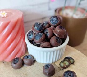 chia berry oat crumble, Fresh blueberries dipped in chocolate and creamy cashew nut butter