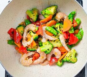 homemade shrimp and vegetable stir fry in 30 minutes, Shrimp starting to cook with mixed vegetables in a hot wok