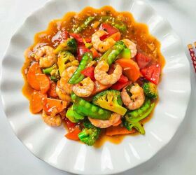homemade shrimp and vegetable stir fry in 30 minutes, Shrimp and vegetable stir fry served on a white plate with colorful vegetables and savory sauce
