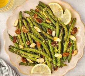 easy oven roasted green beans with garlic and lemon, Green beans roasted to perfection with garlic lemon zest and red pepper flakes
