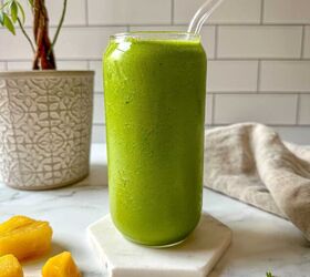 detox island green smoothie tropical smoothie cafe copycat, A green smoothie in a glass with tropical fruit surrounding the drink