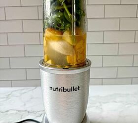 detox island green smoothie tropical smoothie cafe copycat, Spinach banana mango pineapple ginger and coconut water are in a blender