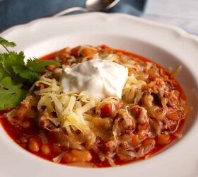 classic american chili, Close up of Classic American Chili with cheddar cheese and sour cream