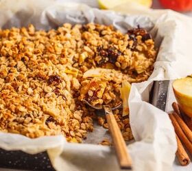 apple cinnamon oatmeal easy oatmeal recipe, Baked Apple Cinnamon Oatmeal with a serving spoon
