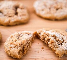 coffee cake cookies, a coffee cake cookie topped with streusel and powdered sugar cut in half