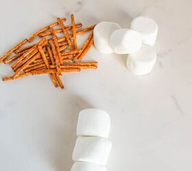 cute and easy marshmallow snowmen for the holidays, Three marshmallows stacked on top of each other to form the body of a snowman