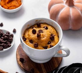easy pumpkin mug cake recipe with chocolate chips, Moist pumpkin mug cake made with cinnamon and chocolate chips ready in 5 minutes