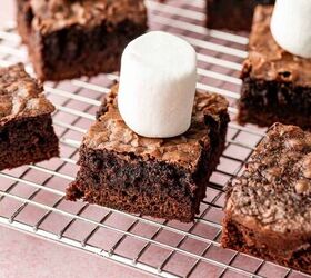 halloween brownies easy ghost brownies, Regular marshmallow being placed on top of brownies