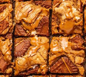 biscoff blondies with white chocolate cookie butter, Close up of gooey biscoff blondies topped with crushed biscoff cookies and a drizzle of cookie butter