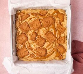 biscoff blondies with white chocolate cookie butter, Biscoff cookies broken into pieces and placed on top along with the biscoff spread