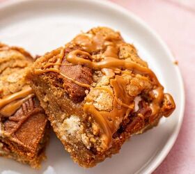 biscoff blondies with white chocolate cookie butter, Homemade biscoff blondies with perfect blondie texture and a nice crunch on top placed in a white plate