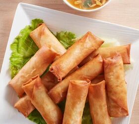 spring rolls recipe crispy air fryer spring rolls, Overhead image of air fryer spring rolls on a white square palte