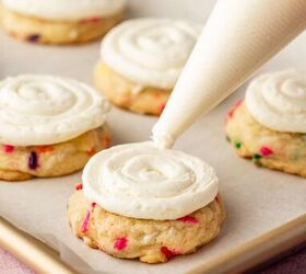 funfetti birthday cake cookies with sprinkles recipe, Buttercream frosting being decorated on the baked cookies
