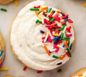 funfetti birthday cake cookies with sprinkles recipe, Single funfetti cookie with piped rosette buttercream and rainbow sprinkles