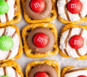 pretzel christmas treats, Christmas Pretzel Treats up close on parchment paper