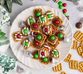 pretzel christmas treats, Christmas Pretzel Treats stacked on a plate