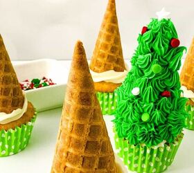 easy christmas tree cupcakes to brighten holidays, One cupcake decorated as a Christmas tree with green frosting and red and white sprinkles surrounded by undecorated cone topped cupcakes