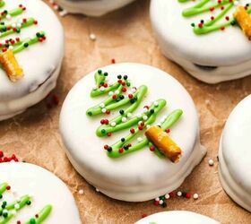 Easy No-Bake White Chocolate Covered Oreos (5-Ingredient Christmas Tre