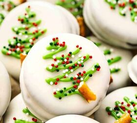 easy no bake white chocolate covered oreos 5 ingredient christmas tre, Close up of a white chocolate covered Oreo showing the red filling inside with festive sprinkles and green drizzle in the background