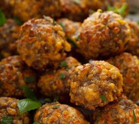 sausage balls recipe easy sausage cheese balls, Close up image of sausage balls in a pile