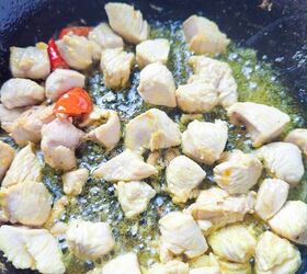 easy and delicious chicken and shrimp stir fry recipe, Diced chicken cooking in oil with garlic and red chili peppers in a wok