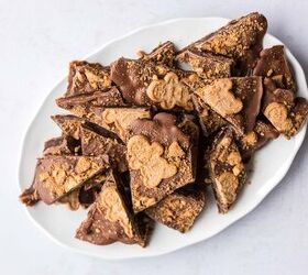 gingerbread christmas crack date bark easy no bake holiday treat, Close up of chewy gingerbread date bark with chocolate
