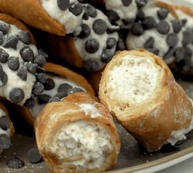 Classic Sicilian Cannoli