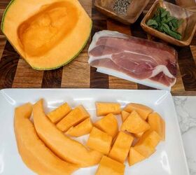prosciutto e melon, Fresh cantaloupe and chopped cubes for Italian cooking recipes with prosciutto mint and pepper on wooden and ceramic plates