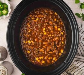 best slow cooker chili with beef and pinto beans, Easy homemade chili with ground beef pinto beans and corn simmering in a crockpot