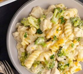 cheesy chicken casserole, Cheesy Chicken Casserole on a plate close up