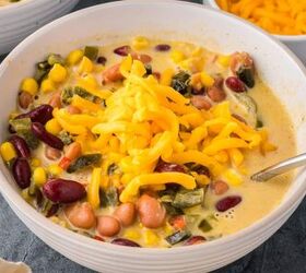 This creamy Mexican corn & bean soup needs 1 pot and 30 minutes to cook