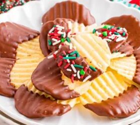 These chocolate covered potato chips are super easy & ridiculously addictive