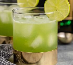 shamrock sour, Shamrock Sour in Glasses with Limes