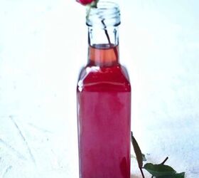 This simple syrup recipe is great for desserts, drinks, or cocktails