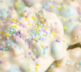 crockpot easter candy clusters, Crockpot Easter Candy Clusters piled up close up