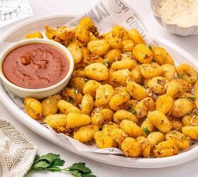 crispy air fryer gnocchi recipe easy snack ready in minutes, Air fried gnocchi arranged on a platter served with marinara sauce in a small bowl perfect for sharing as a snack or appetizer