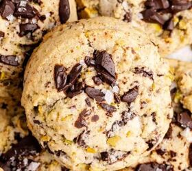 pistachio shortbread cookies, Pistachio Chocolate Chip Cookies up close