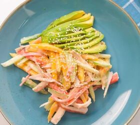 quick and easy spicy crab salad in just 15 minutes, Spicy crab salad with mango cucumber imitation crab and avocado slices served on a blue plate