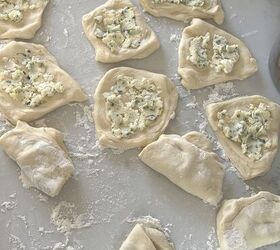 This garlic rosemary pull-apart bread is a complete showstopper