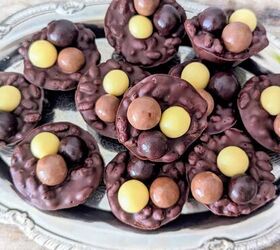 crunchy chocolate puffed rice easter cups 4 ingredients, Chocolate puffed rice Easter cups on a silver tray