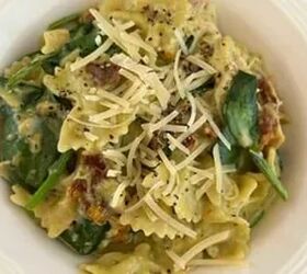 This one-pot basil pesto chicken pasta is super quick & easy