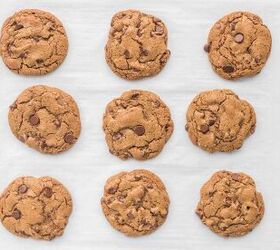 coconut sugar chocolate chip cookies with brown butter, Baked Coconut Sugar Chocolate Chip Cookies on pan
